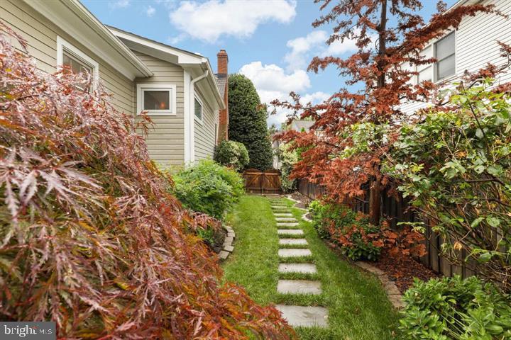 Mclean, Virginia, 22101, United States, 3 Bedrooms Bedrooms, ,3 BathroomsBathrooms,Residential,Active,1922333