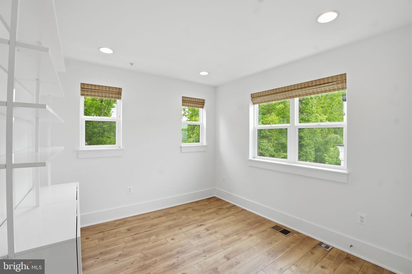 Potomac, Maryland, 20854, United States, 3 Bedrooms Bedrooms, ,5 BathroomsBathrooms,Residential,Active,2044555