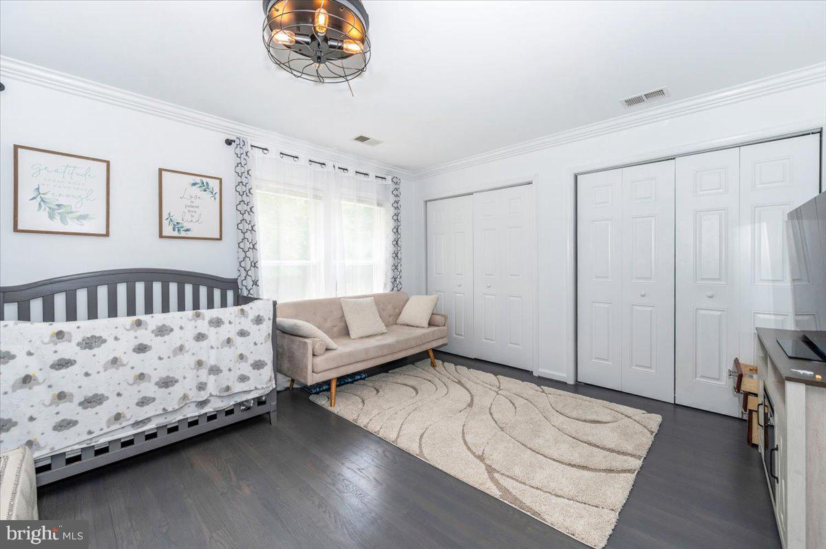Fairfax, Virginia, 22030, United States, 5 Bedrooms Bedrooms, ,4 BathroomsBathrooms,Residential,Active,1892608