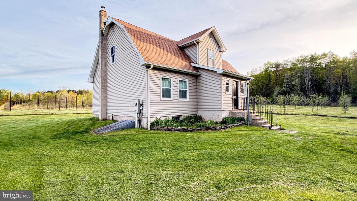 Waymart, Pennsylvania, 18472, United States, 4 Bedrooms Bedrooms, ,2 BathroomsBathrooms,Residential,Active,2007156