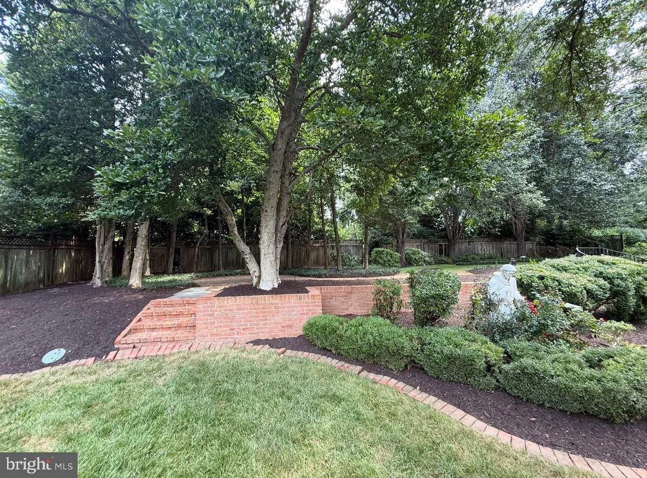 Mclean, Virginia, 22102, United States, 4 Bedrooms Bedrooms, ,3 BathroomsBathrooms,Residential,Pending,1929414