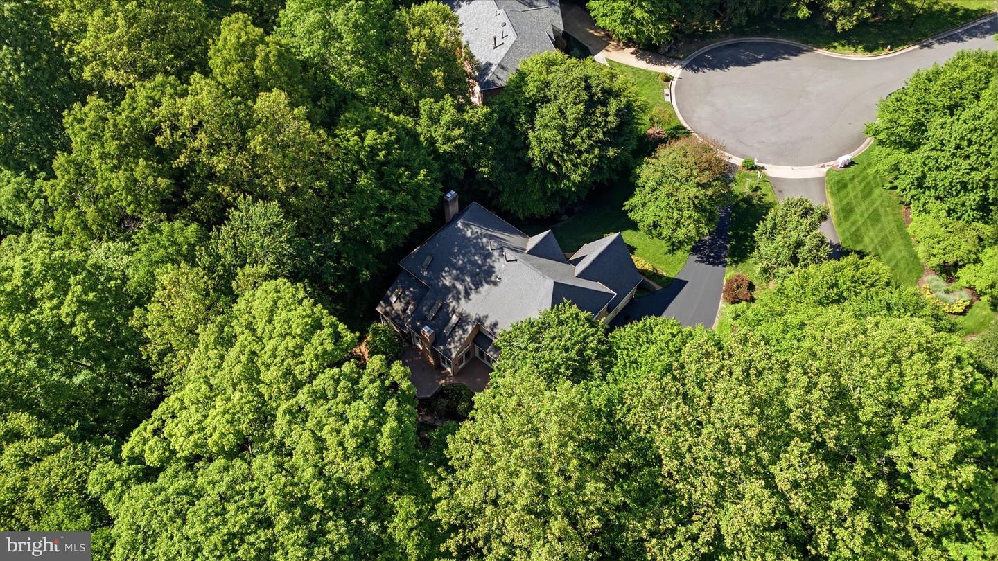 Oakton, Virginia, 22124, United States, 5 Bedrooms Bedrooms, ,5 BathroomsBathrooms,Residential,Pending,2045766