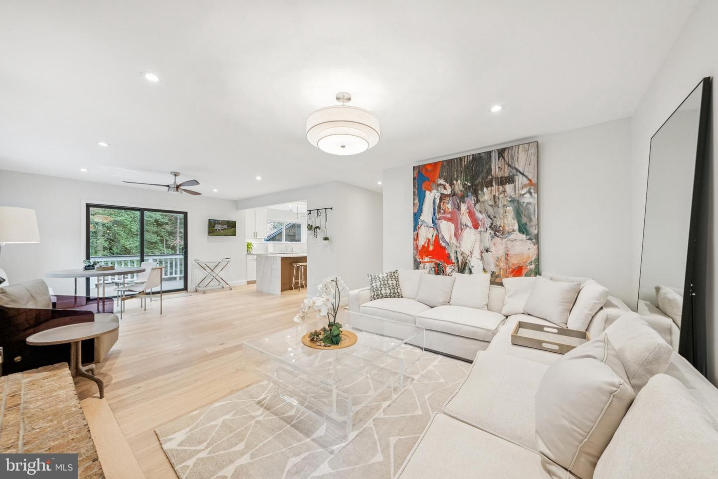 Oakton, Virginia, 22124, United States, 4 Bedrooms Bedrooms, ,4 BathroomsBathrooms,Residential,Active,1971783