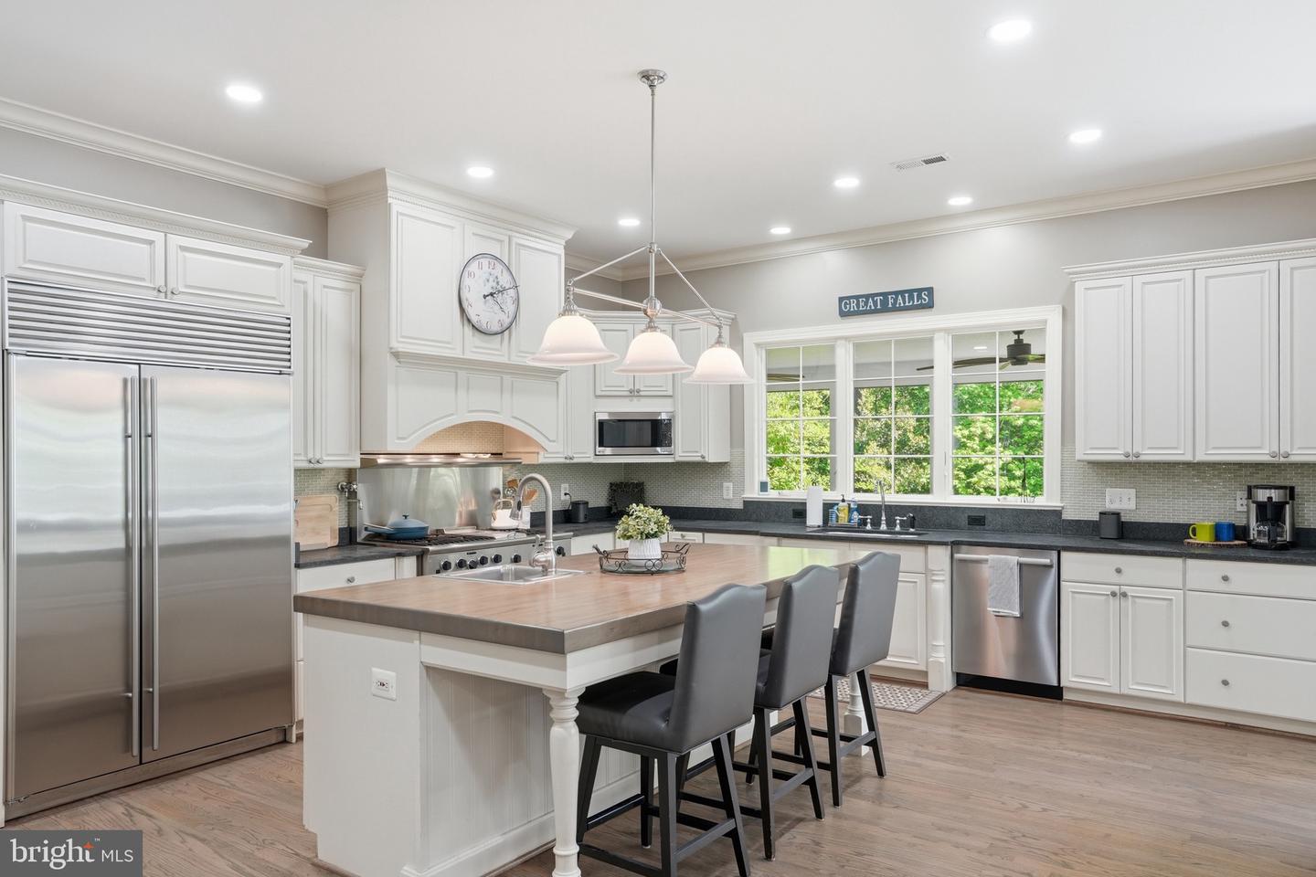 Great Falls, Virginia, 22066, United States, 5 Bedrooms Bedrooms, ,7 BathroomsBathrooms,Residential,Active,2044999