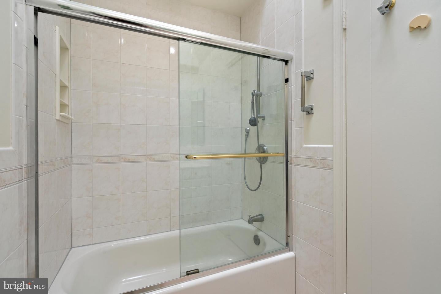 Arlington, Virginia, 22207, United States, 5 Bedrooms Bedrooms, ,4 BathroomsBathrooms,Residential,Active,1843845