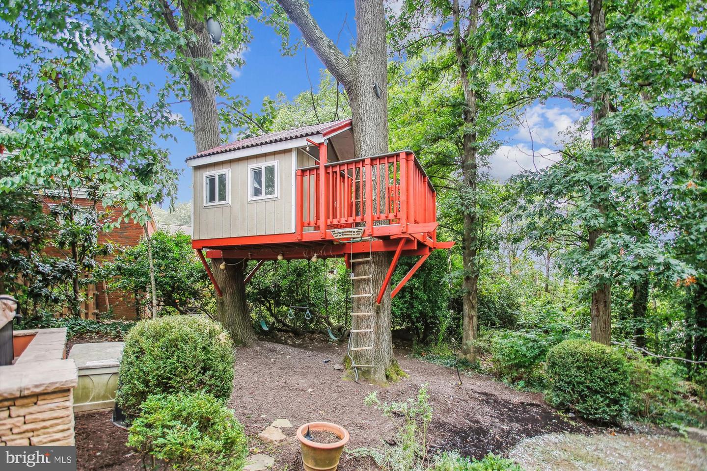 Arlington, Virginia, 22202, United States, 5 Bedrooms Bedrooms, ,3 BathroomsBathrooms,Residential,Active,1926909