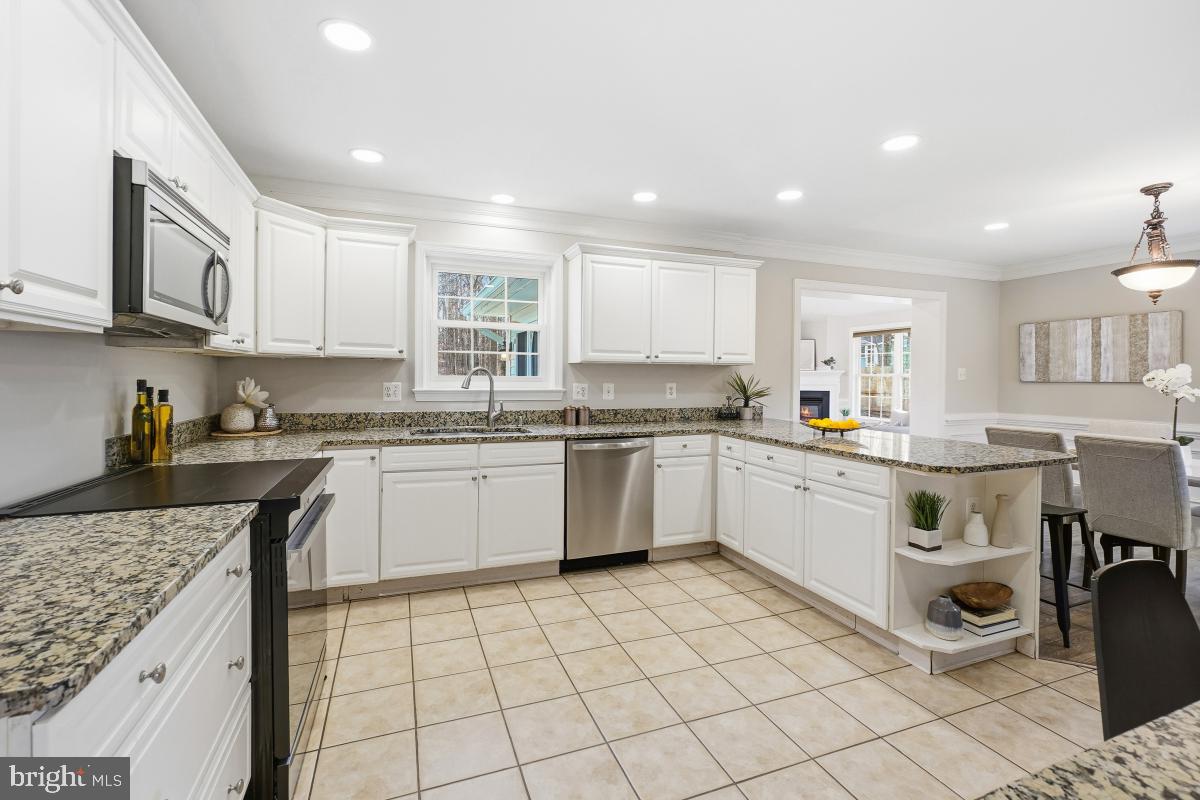 Fairfax, Virginia, 22030, United States, 5 Bedrooms Bedrooms, ,6 BathroomsBathrooms,Residential,Active,2008336