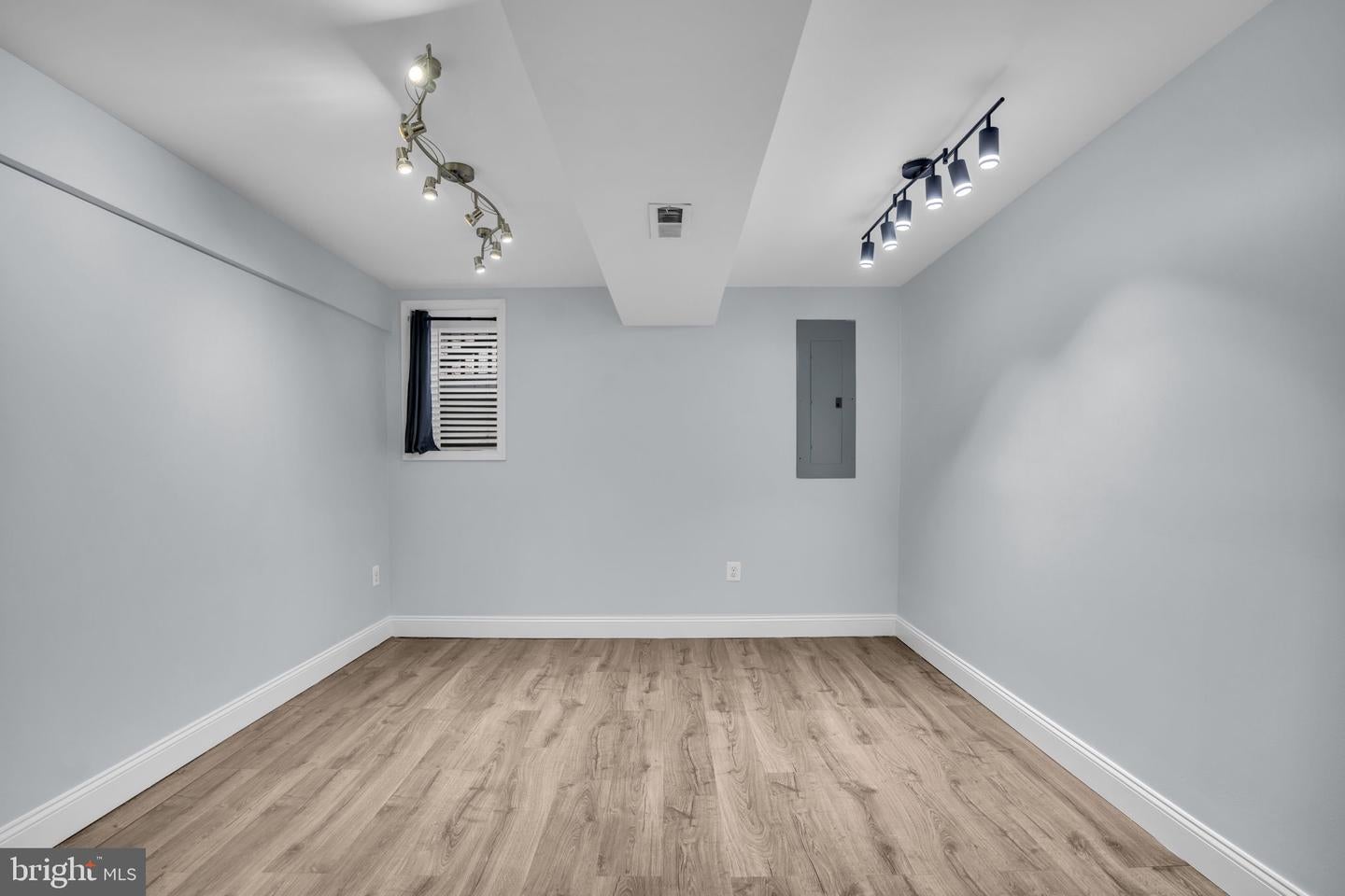Annandale, Virginia, 22003, United States, 6 Bedrooms Bedrooms, ,6 BathroomsBathrooms,Residential,Active,2024199