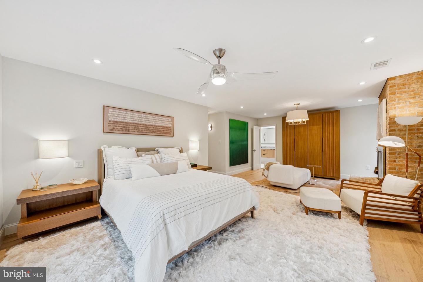 Oakton, Virginia, 22124, United States, 4 Bedrooms Bedrooms, ,4 BathroomsBathrooms,Residential,Active,1971783