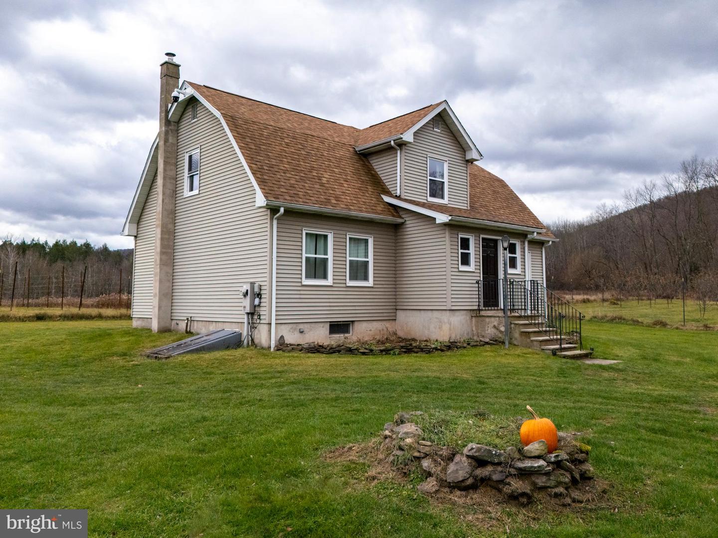 Waymart, Pennsylvania, 18472, United States, 4 Bedrooms Bedrooms, ,2 BathroomsBathrooms,Residential,Active,2007156