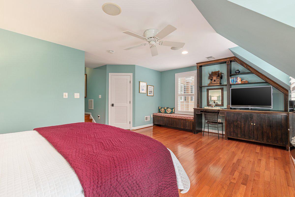 Leesburg, Virginia, 20176, United States, 4 Bedrooms Bedrooms, ,5 BathroomsBathrooms,Residential,Active,2044548