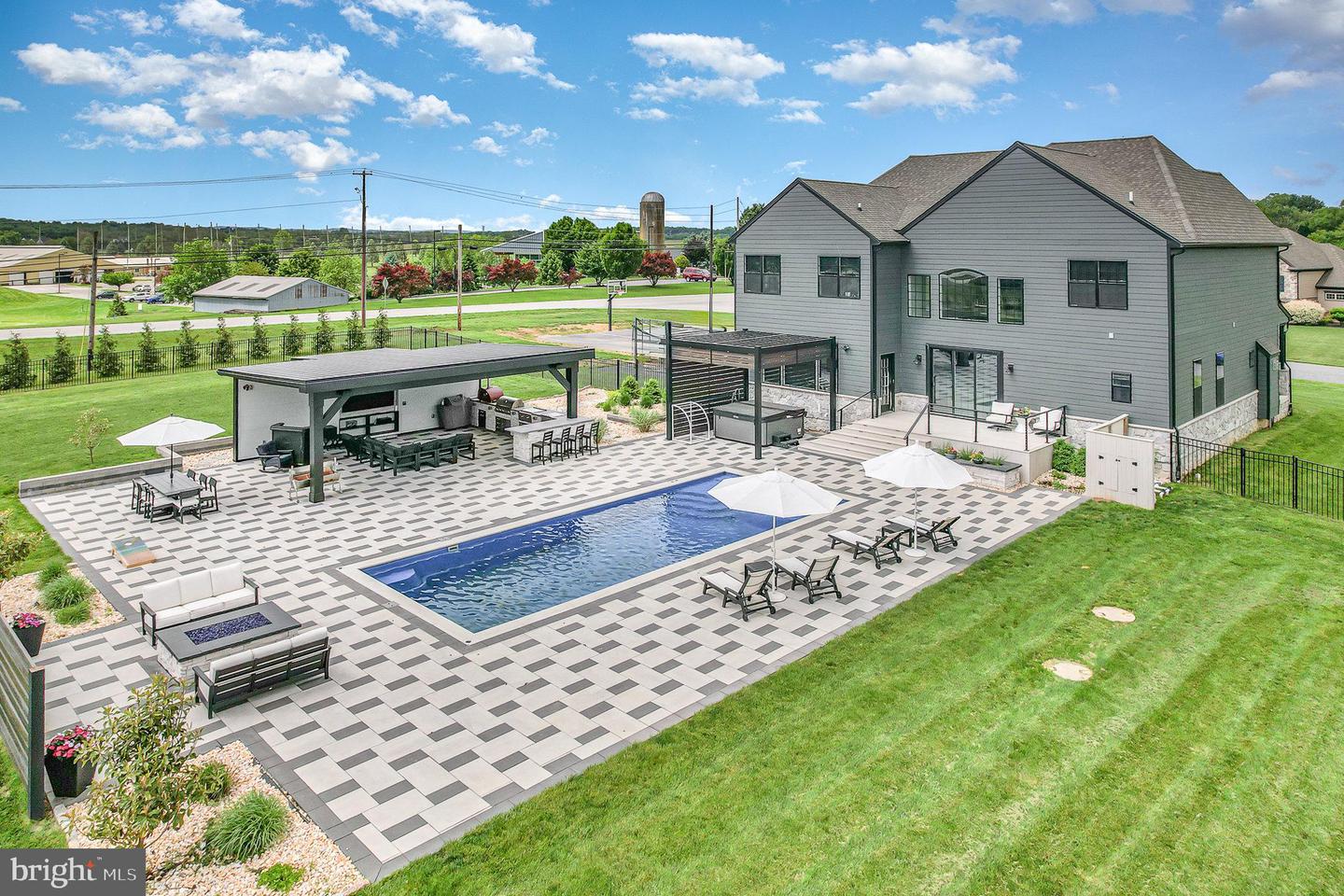 Mechanicsburg, Pennsylvania, 17050, United States, 5 Bedrooms Bedrooms, ,6 BathroomsBathrooms,Residential,Active,1905048