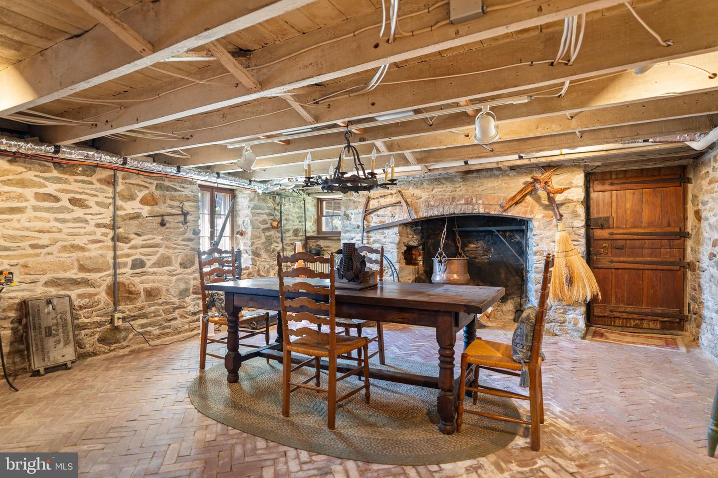 Waterford, Virginia, 20197, United States, 4 Bedrooms Bedrooms, ,5 BathroomsBathrooms,Residential,Active,1771409