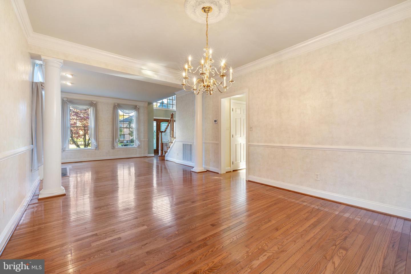 Rockville, Maryland, 20850, United States, 6 Bedrooms Bedrooms, ,5 BathroomsBathrooms,Residential,Active,1970950