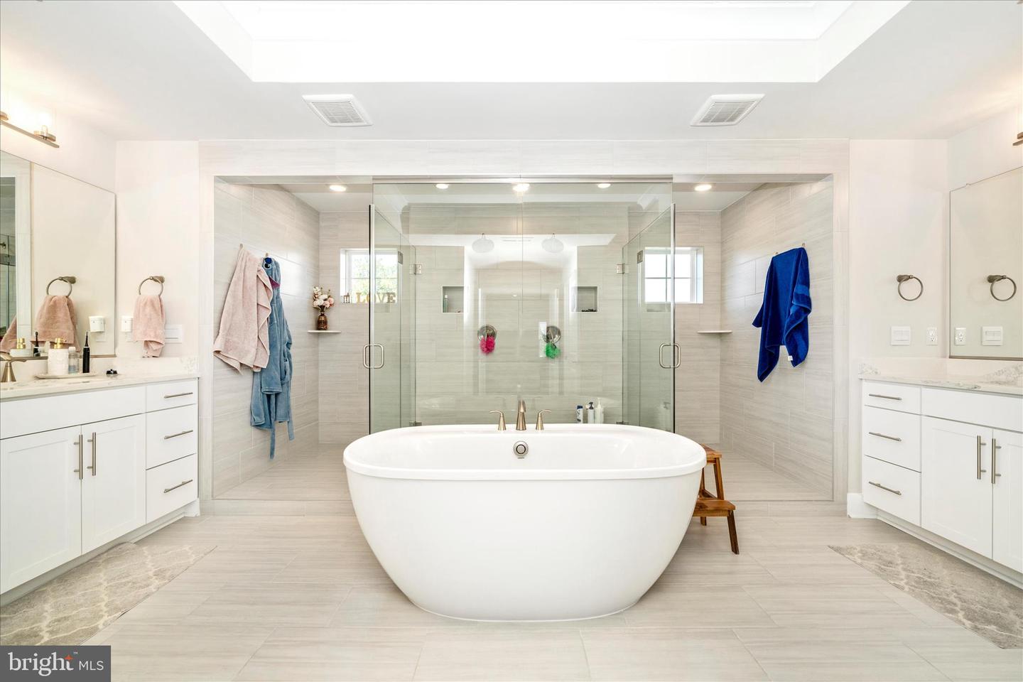 Germantown, Maryland, 20874, United States, 7 Bedrooms Bedrooms, ,6 BathroomsBathrooms,Residential,Active,2045016