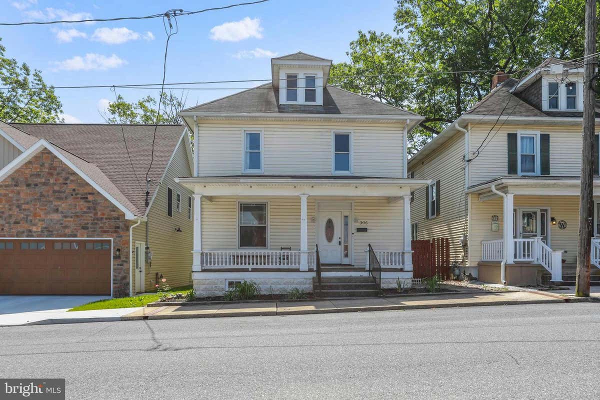 306 WALNUT ST, SHIPPENSBURG, PA 17257, photo 1 of 35