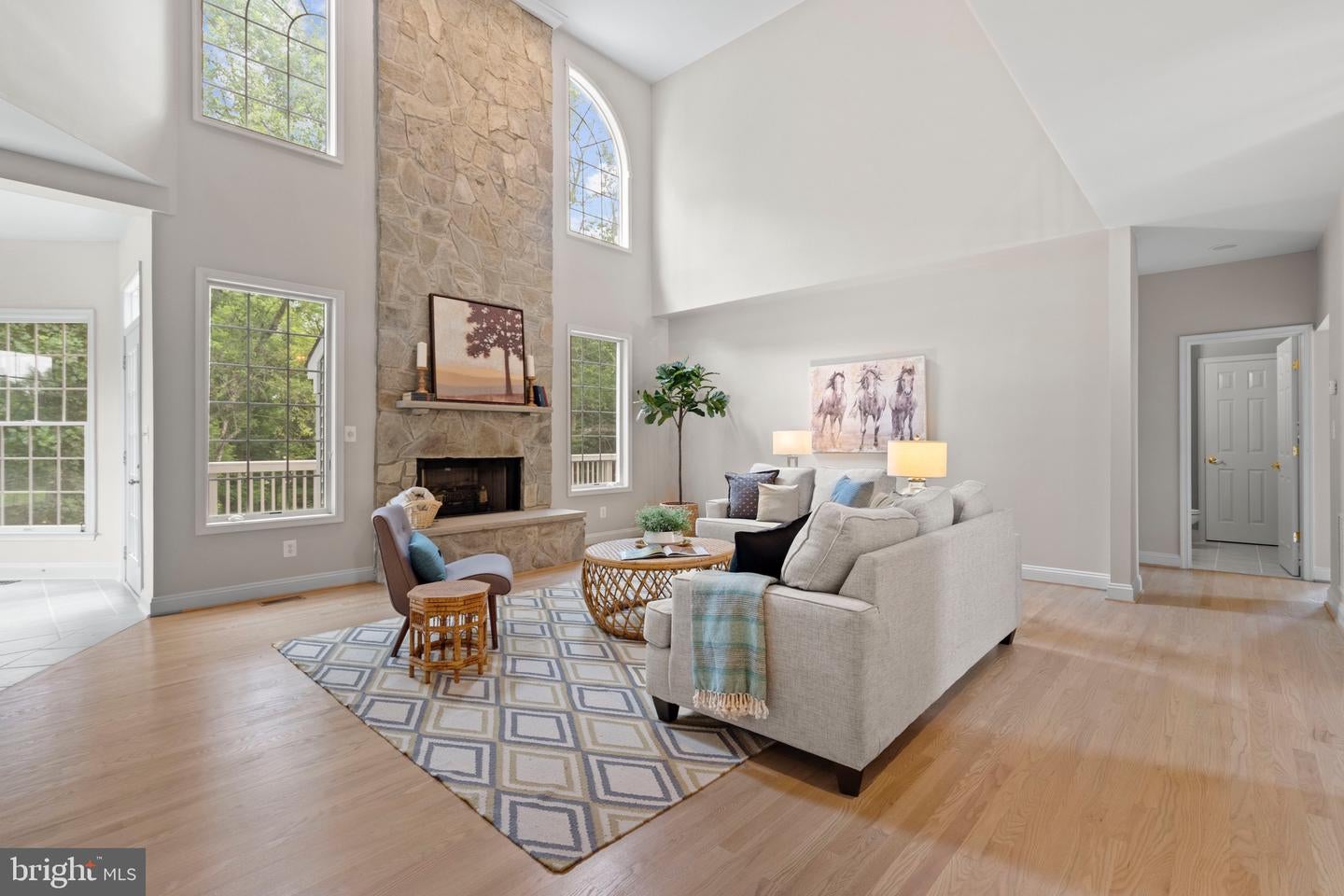 Oakton, Virginia, 22124, United States, 5 Bedrooms Bedrooms, ,5 BathroomsBathrooms,Residential,Active,1926902