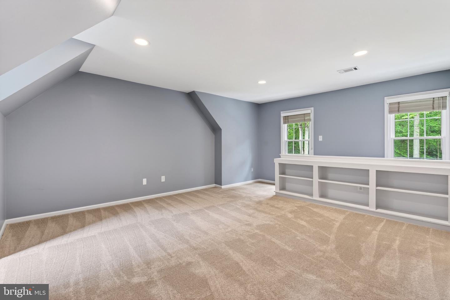 Fairfax Station, Virginia, 22039, United States, 5 Bedrooms Bedrooms, ,5 BathroomsBathrooms,Residential,Pending,2045787