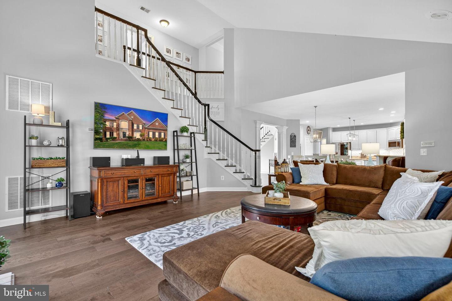 Aldie, Virginia, 20105, United States, 5 Bedrooms Bedrooms, ,5 BathroomsBathrooms,Residential,Active,2010541