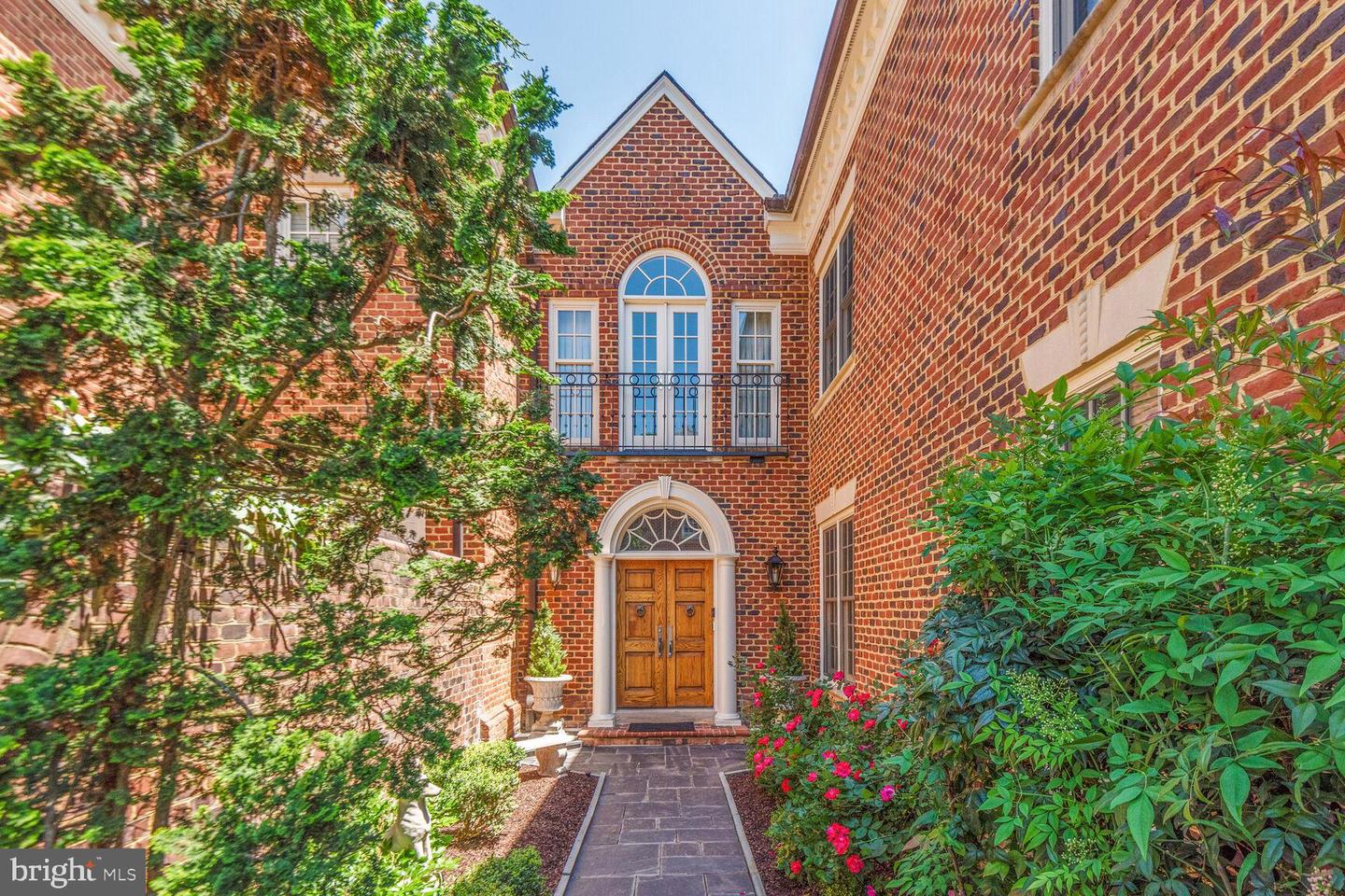 Mclean, Virginia, 22101, United States, 3 Bedrooms Bedrooms, ,6 BathroomsBathrooms,Residential,Contingent,1894225