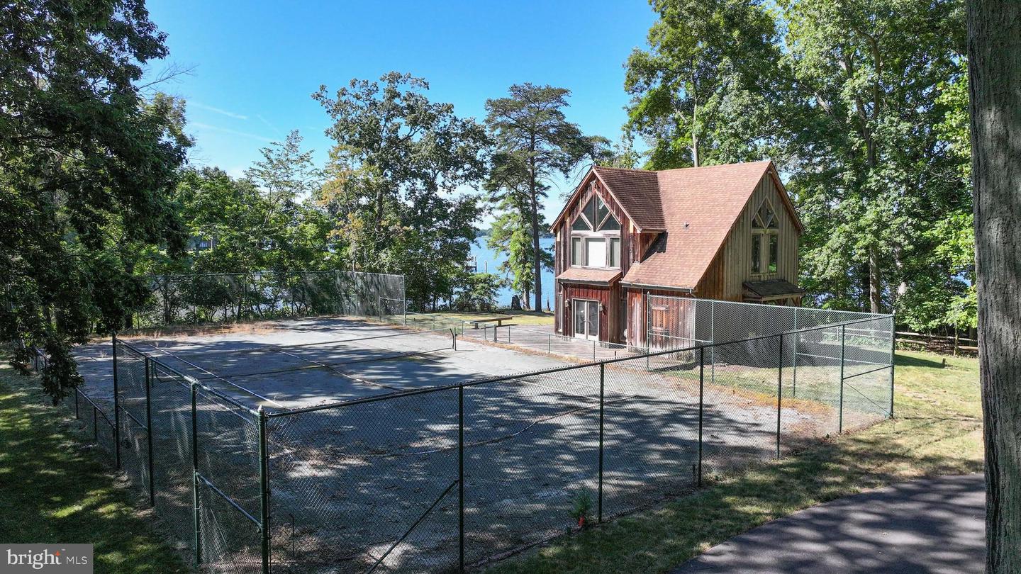 Queenstown, Maryland, 21658, United States, 4 Bedrooms Bedrooms, ,3 BathroomsBathrooms,Residential,Active,1998763