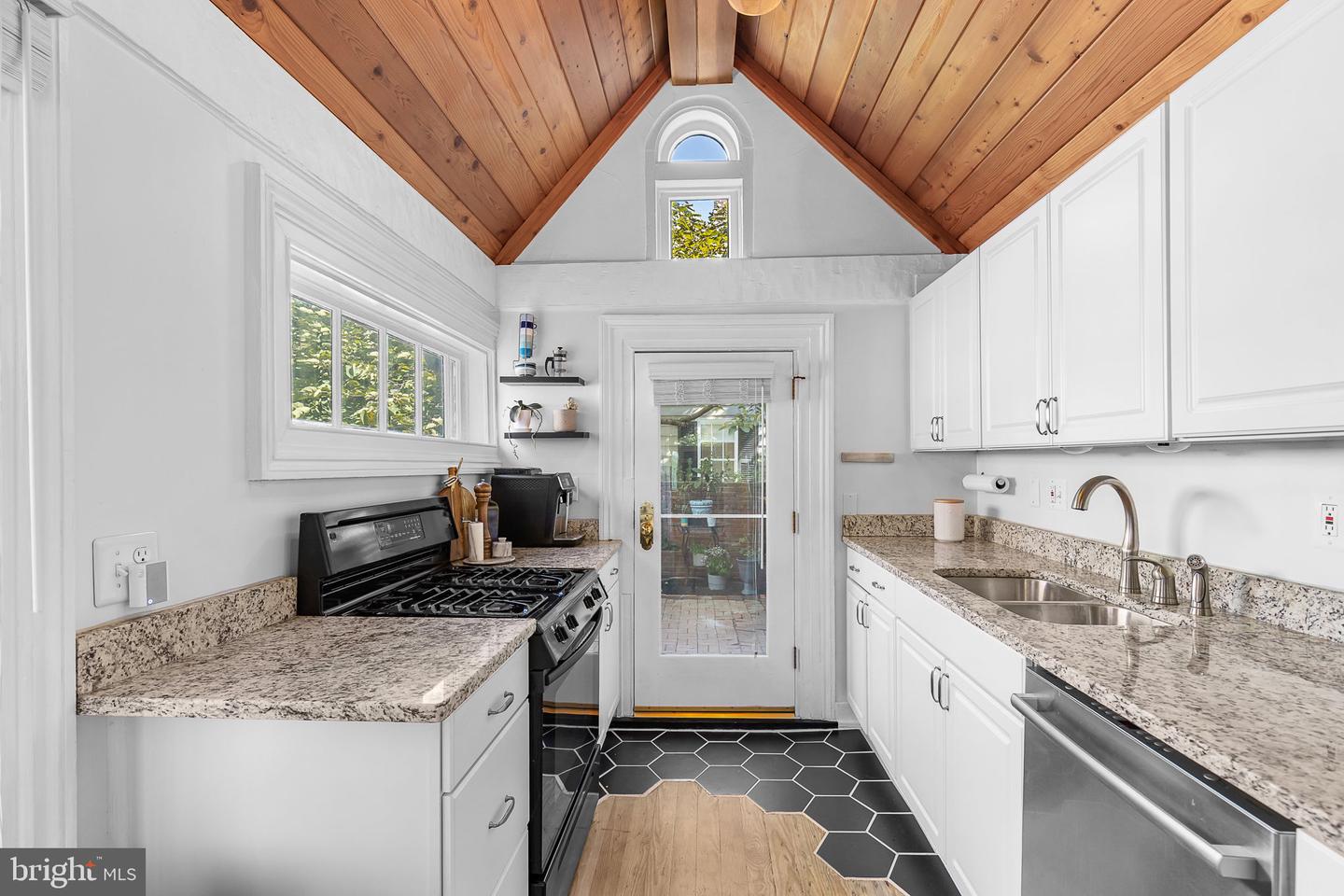 Alexandria, Virginia, 22314, United States, 3 Bedrooms Bedrooms, ,3 BathroomsBathrooms,Residential,Active,1927676