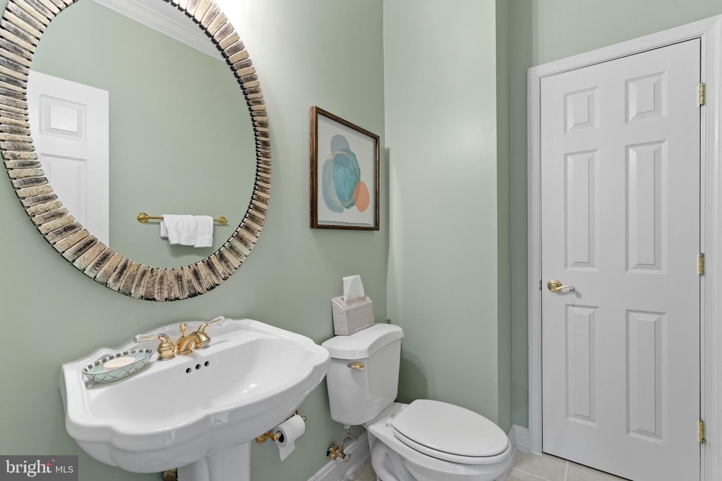 Oakton, Virginia, 22124, United States, 5 Bedrooms Bedrooms, ,5 BathroomsBathrooms,Residential,Active,1926902