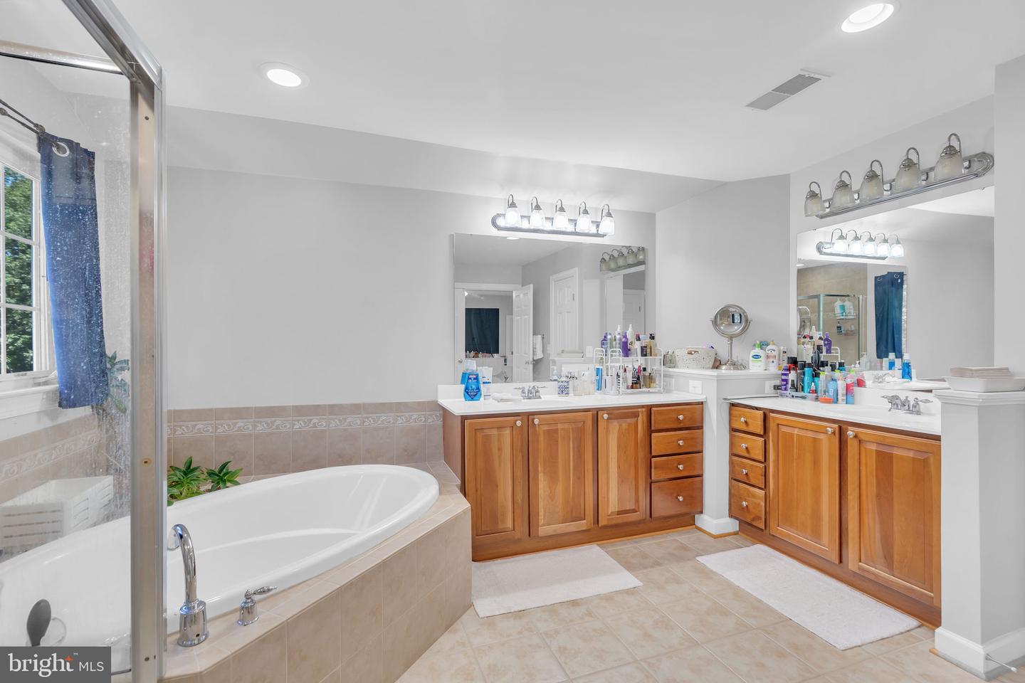 Manassas, Virginia, 20112, United States, 6 Bedrooms Bedrooms, ,5 BathroomsBathrooms,Residential,Active,2052030