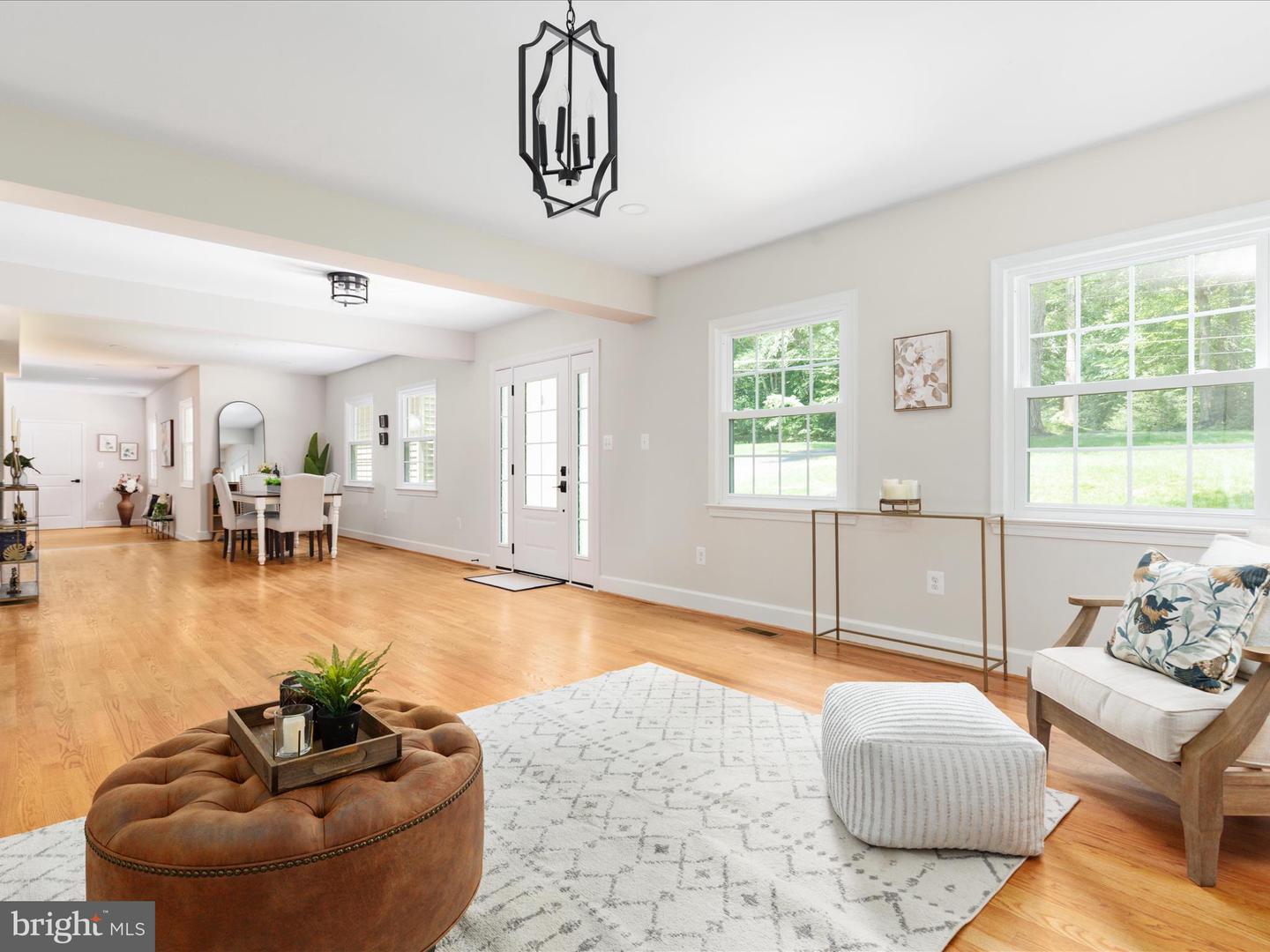 Clifton, Virginia, 20124, United States, 5 Bedrooms Bedrooms, ,5 BathroomsBathrooms,Residential,Active,1998598