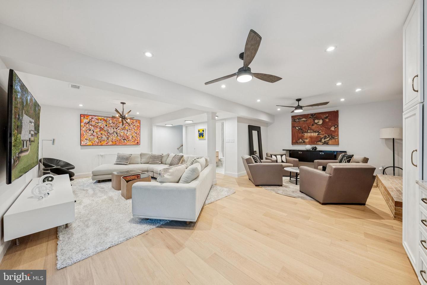 Oakton, Virginia, 22124, United States, 4 Bedrooms Bedrooms, ,4 BathroomsBathrooms,Residential,Active,1971783