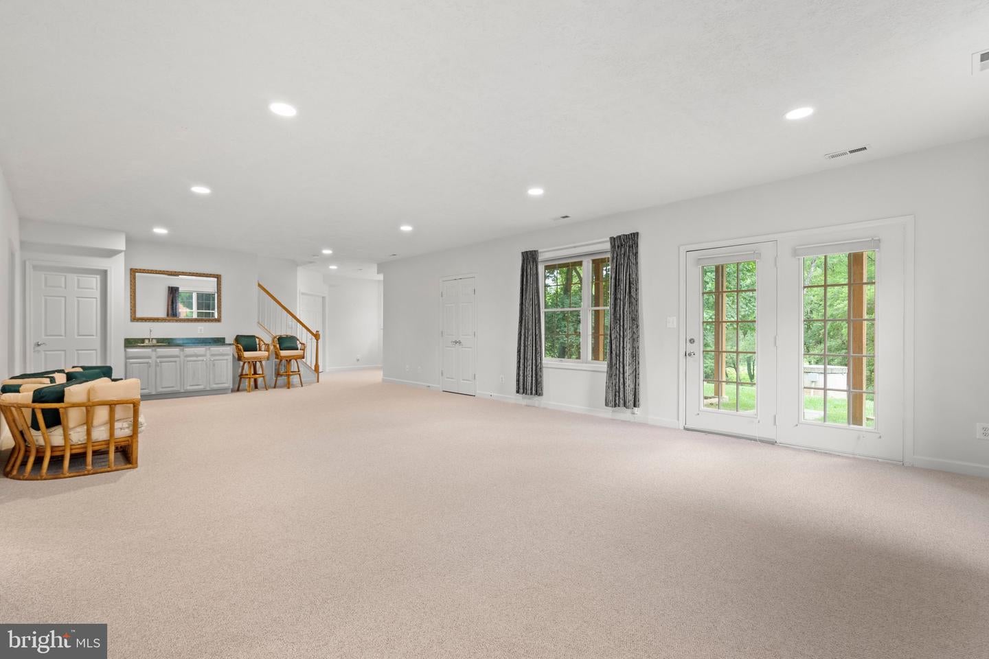 Oakton, Virginia, 22124, United States, 5 Bedrooms Bedrooms, ,5 BathroomsBathrooms,Residential,Active,1926902