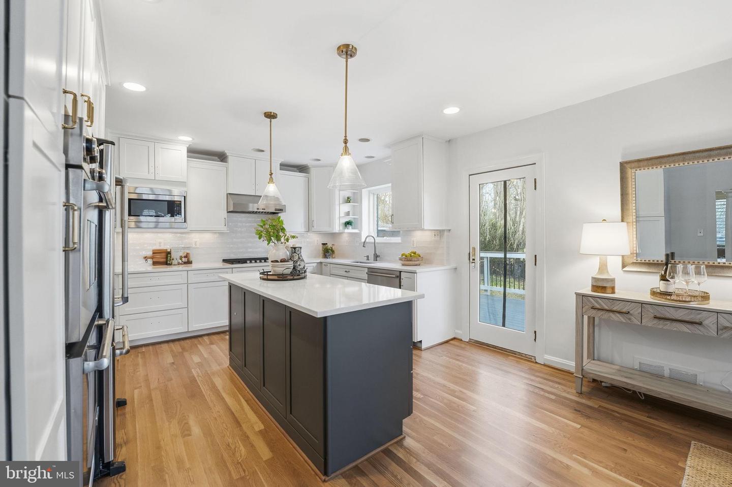 Arlington, Virginia, 22207, United States, 4 Bedrooms Bedrooms, ,3 BathroomsBathrooms,Residential,Pending,2010199