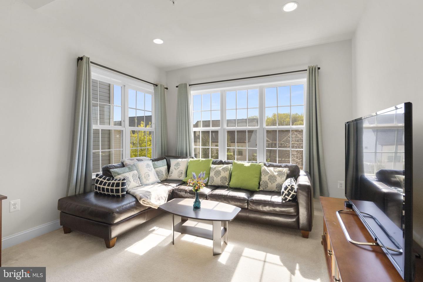 Clarksburg, Maryland, 20871, United States, 4 Bedrooms Bedrooms, ,4 BathroomsBathrooms,Residential,Active,2037095