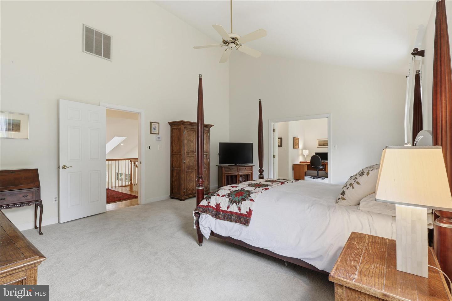 Oakton, Virginia, 22124, United States, 5 Bedrooms Bedrooms, ,5 BathroomsBathrooms,Residential,Pending,2045766