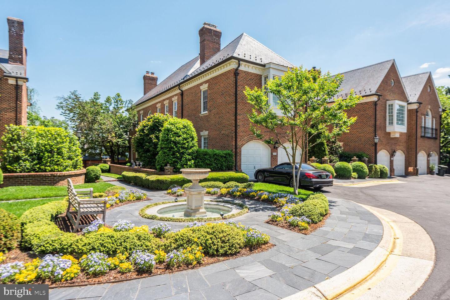 Mclean, Virginia, 22101, United States, 3 Bedrooms Bedrooms, ,6 BathroomsBathrooms,Residential,Contingent,1894225