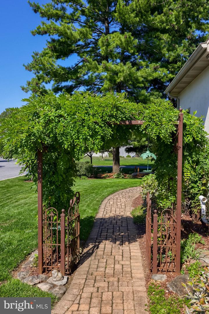 Lititz, Pennsylvania, 17543, United States, 5 Bedrooms Bedrooms, ,6 BathroomsBathrooms,Residential,Active,1964474