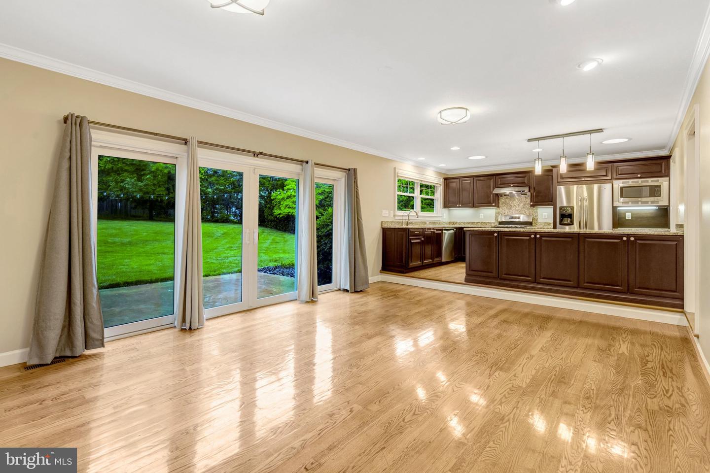Fairfax, Virginia, 22030, United States, 4 Bedrooms Bedrooms, ,3 BathroomsBathrooms,Residential,Active,2045005