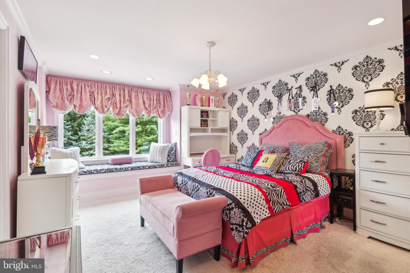 Newtown, Pennsylvania, 18940, United States, 6 Bedrooms Bedrooms, ,6 BathroomsBathrooms,Residential,Active,1849543