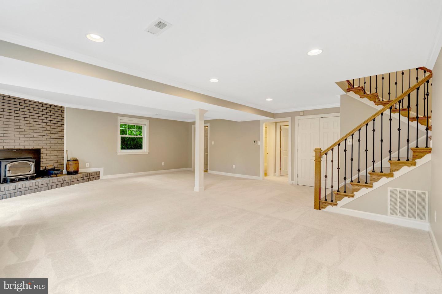 Fairfax, Virginia, 22030, United States, 4 Bedrooms Bedrooms, ,3 BathroomsBathrooms,Residential,Active,2045005
