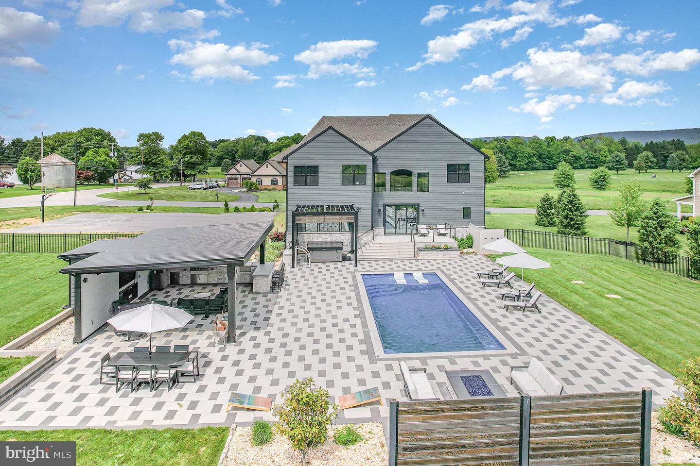 Mechanicsburg, Pennsylvania, 17050, United States, 5 Bedrooms Bedrooms, ,6 BathroomsBathrooms,Residential,Active,1905048