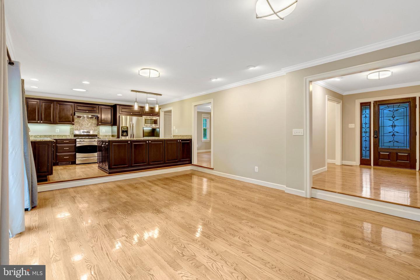 Fairfax, Virginia, 22030, United States, 4 Bedrooms Bedrooms, ,3 BathroomsBathrooms,Residential,Active,2045005
