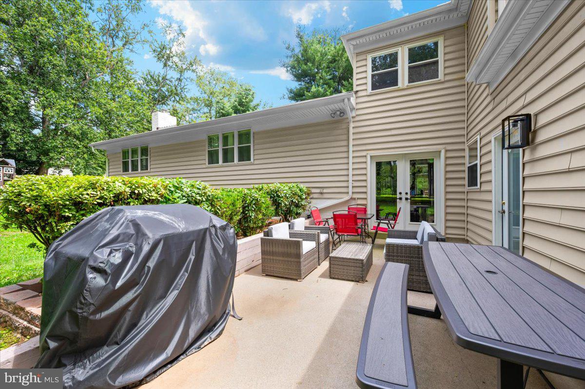 Fairfax, Virginia, 22030, United States, 5 Bedrooms Bedrooms, ,4 BathroomsBathrooms,Residential,Active,1892608