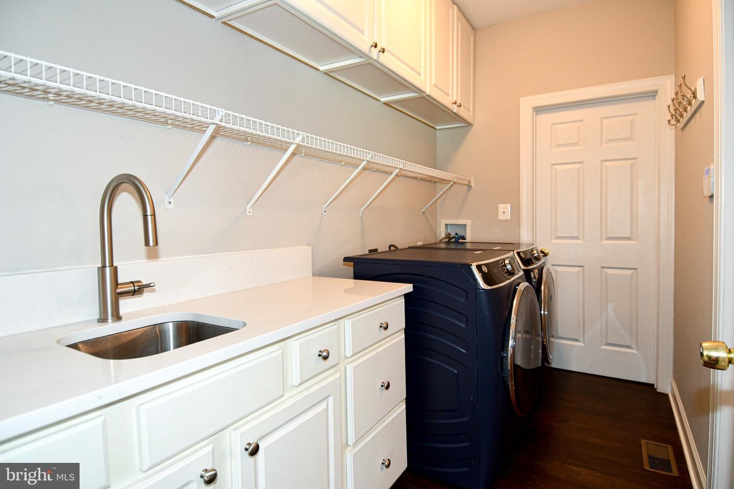 Ashburn, Virginia, 20147, United States, 6 Bedrooms Bedrooms, ,5 BathroomsBathrooms,Residential,Active,1914776