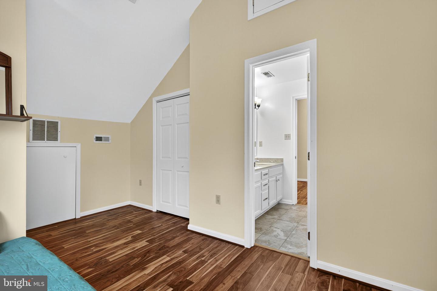 Lovettsville, Virginia, 20180, United States, ,2 BathroomsBathrooms,Residential,Active,1954034