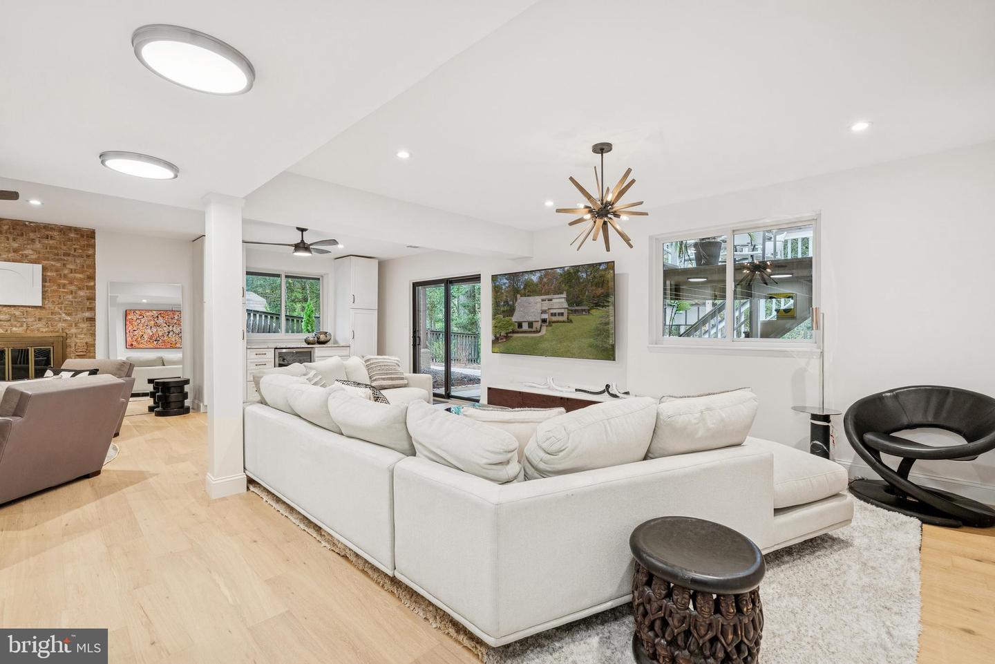 Oakton, Virginia, 22124, United States, 4 Bedrooms Bedrooms, ,4 BathroomsBathrooms,Residential,Active,1971783