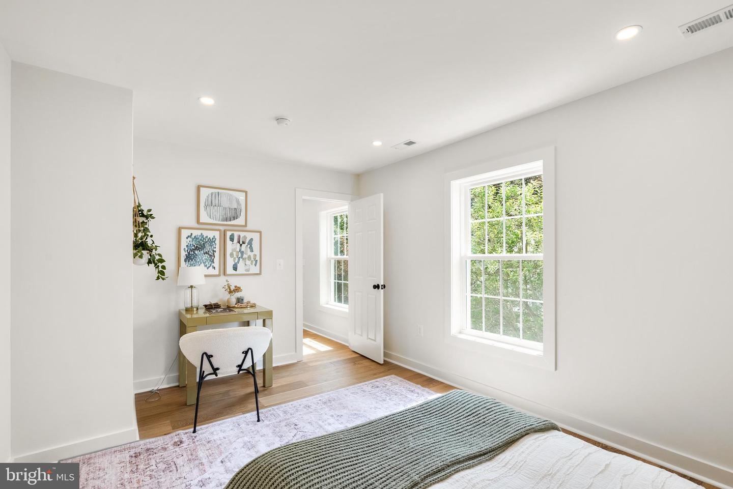 Kensington, Maryland, 20895, United States, 5 Bedrooms Bedrooms, ,4 BathroomsBathrooms,Residential,Active,1904171