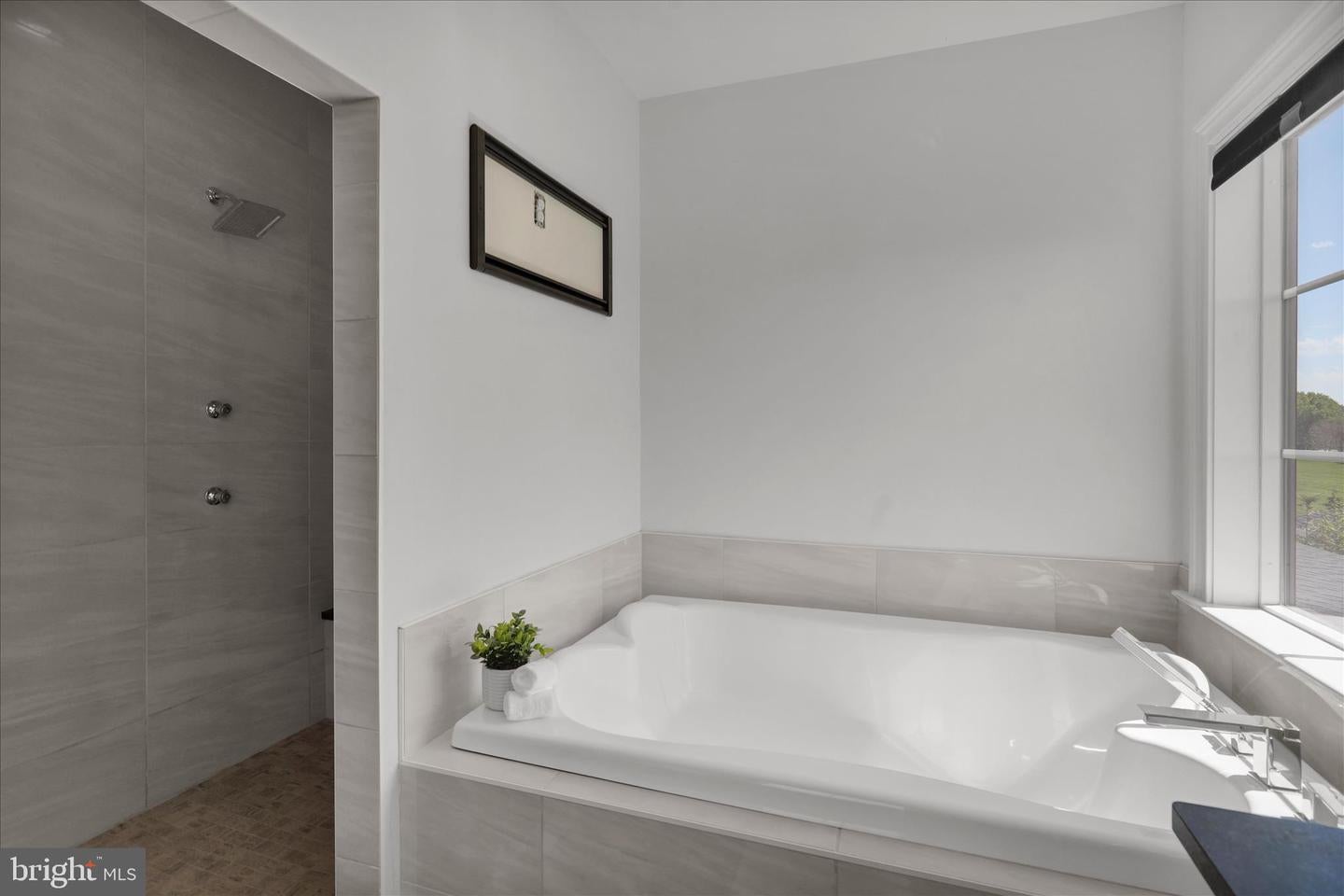 Lititz, Pennsylvania, 17543, United States, 5 Bedrooms Bedrooms, ,6 BathroomsBathrooms,Residential,Active,2045017