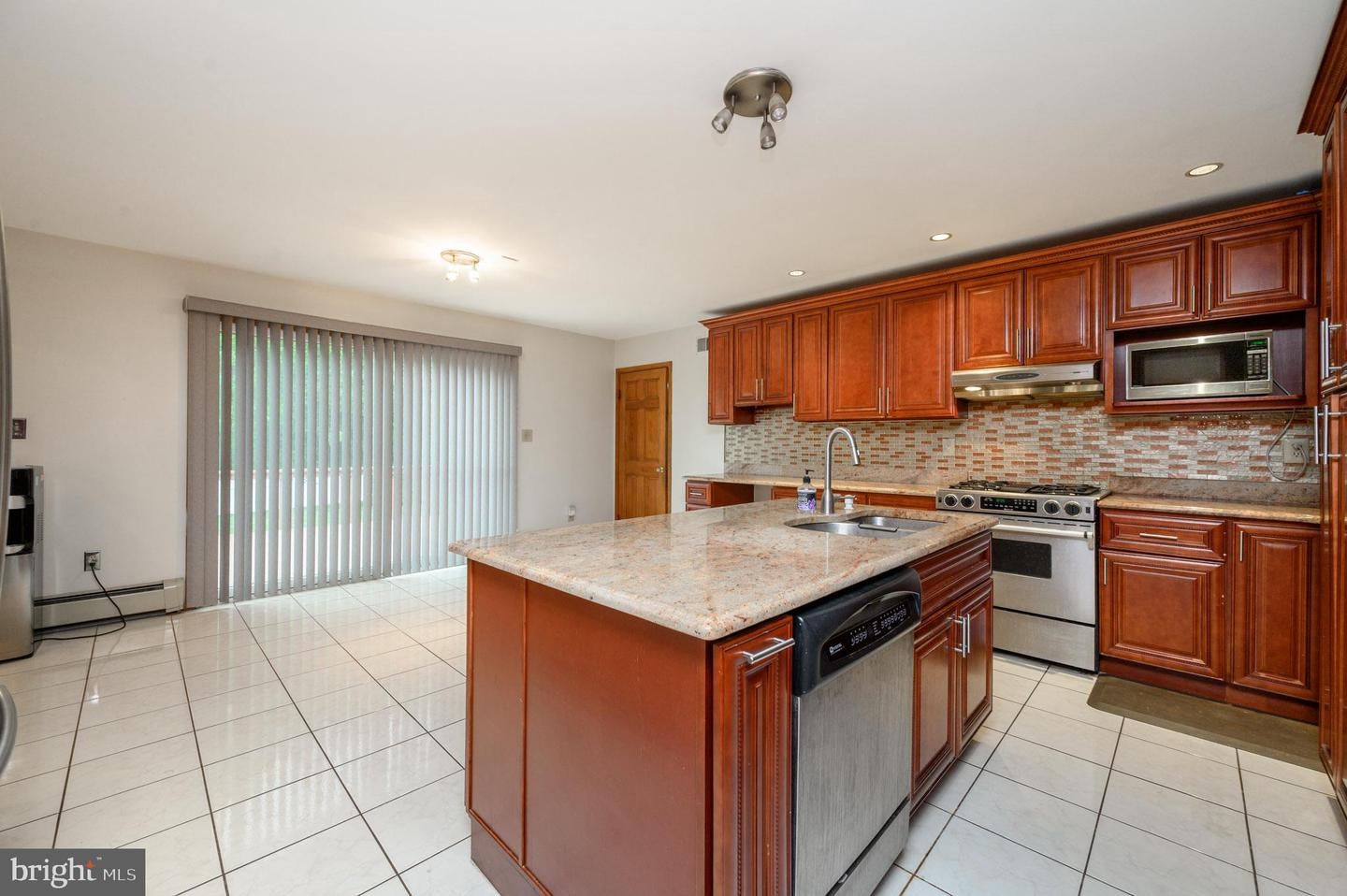 Monmouth Junction, New Jersey, 08852, United States, 5 Bedrooms Bedrooms, ,6 BathroomsBathrooms,Residential,Active,2044533