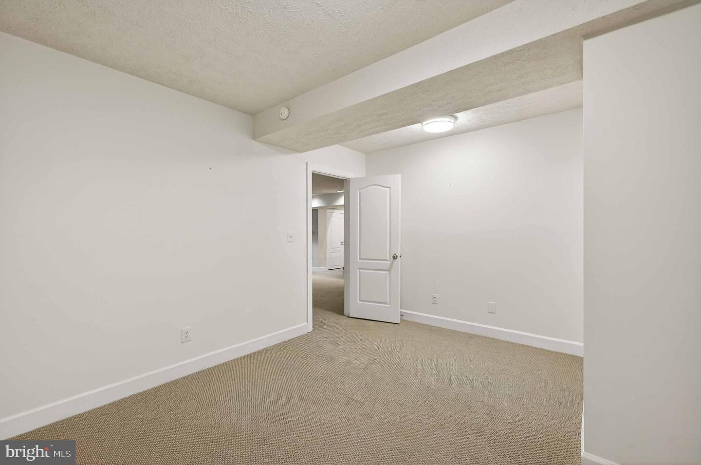 Clifton, Virginia, 20124, United States, 5 Bedrooms Bedrooms, ,6 BathroomsBathrooms,Residential,Active,2025639