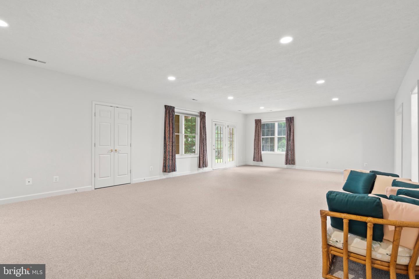 Oakton, Virginia, 22124, United States, 5 Bedrooms Bedrooms, ,5 BathroomsBathrooms,Residential,Active,1926902